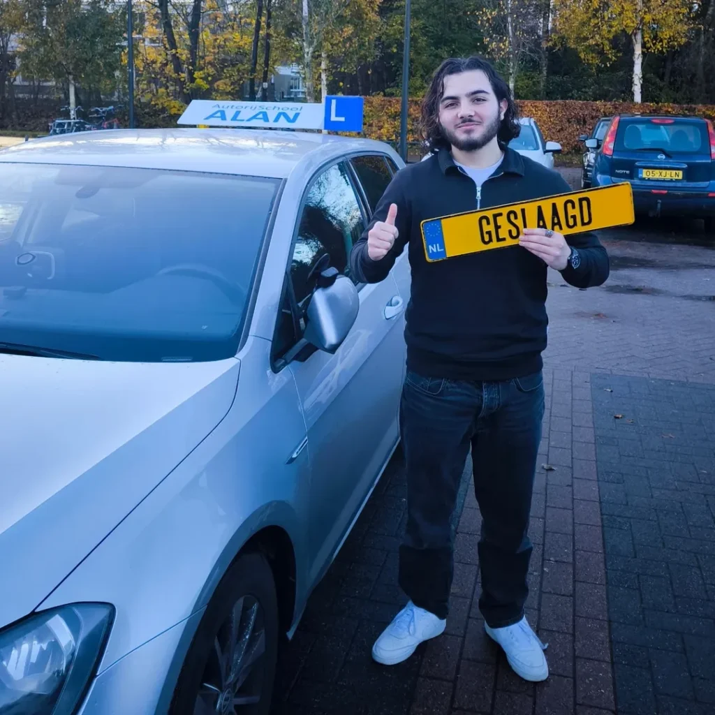 Yassir is GESLAAGD gefeliciteerd met het behalen van je rijbewijs.Wij wensen je veel veilige kilometers