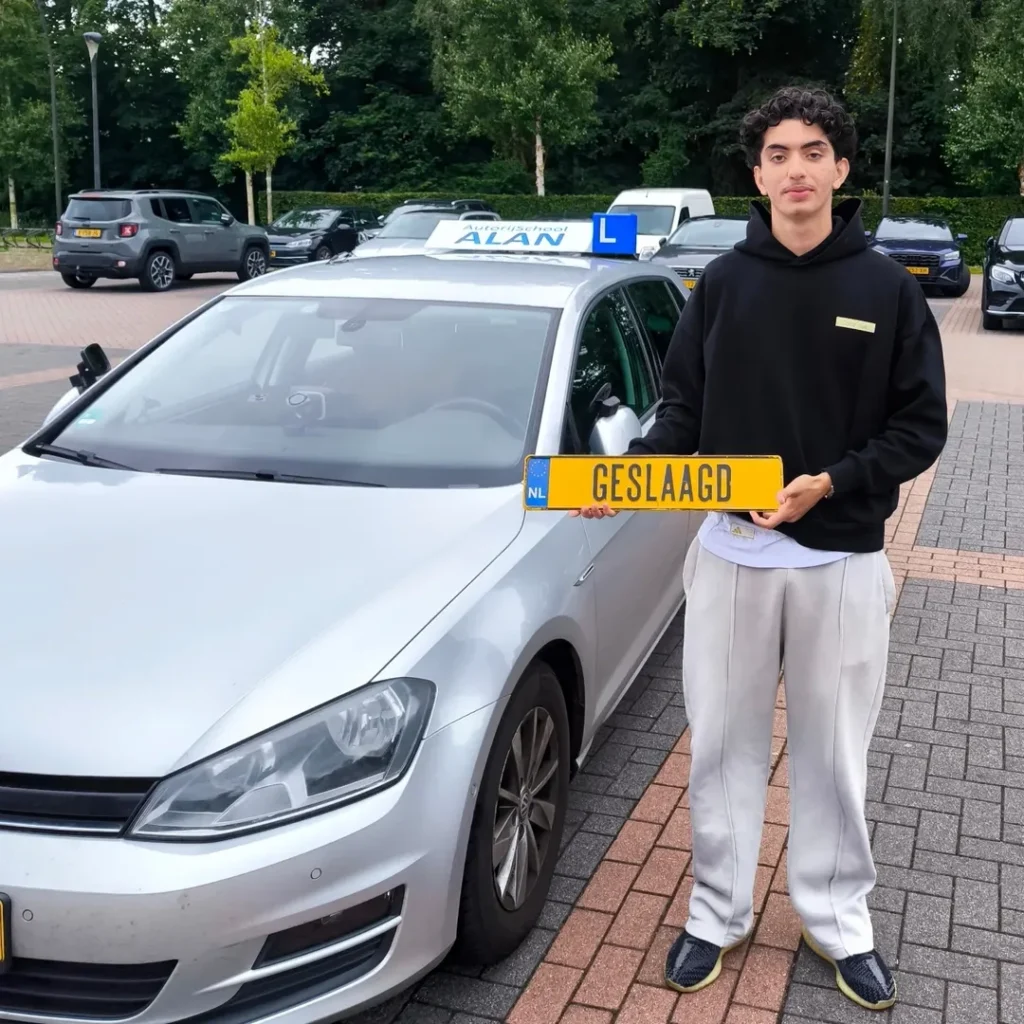 Youssef is GESLAAGD gefeliciteerd met het behalen van je rijbewijs.Wij wensen je veel veilige kilometers